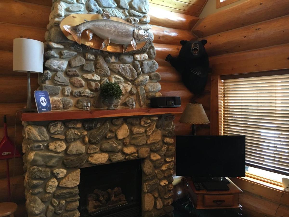 Yoho Chalets Golden Exterior foto